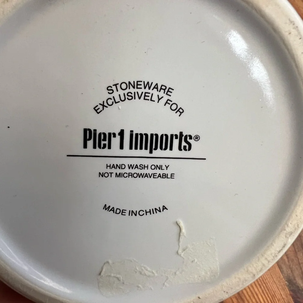 PIER 1 IMPORTS Initial Monogram L White with Gold Metallic Confetti Detail Mug